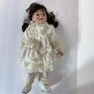 VTG 1992 Brinns Collectible Porcelain Edition Girl Doll 15" ivory Dress